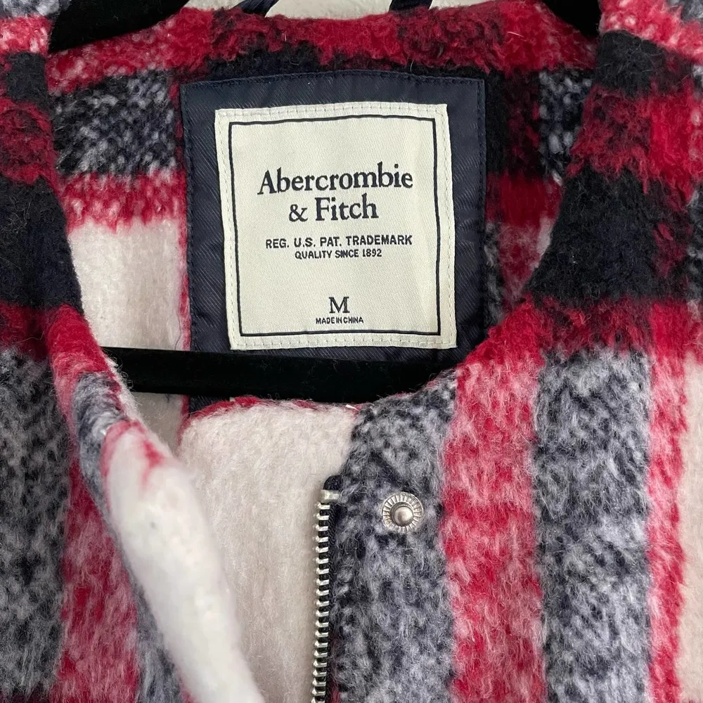 new abercrombie and fitch red plaid jacket coat size medium - Image 3