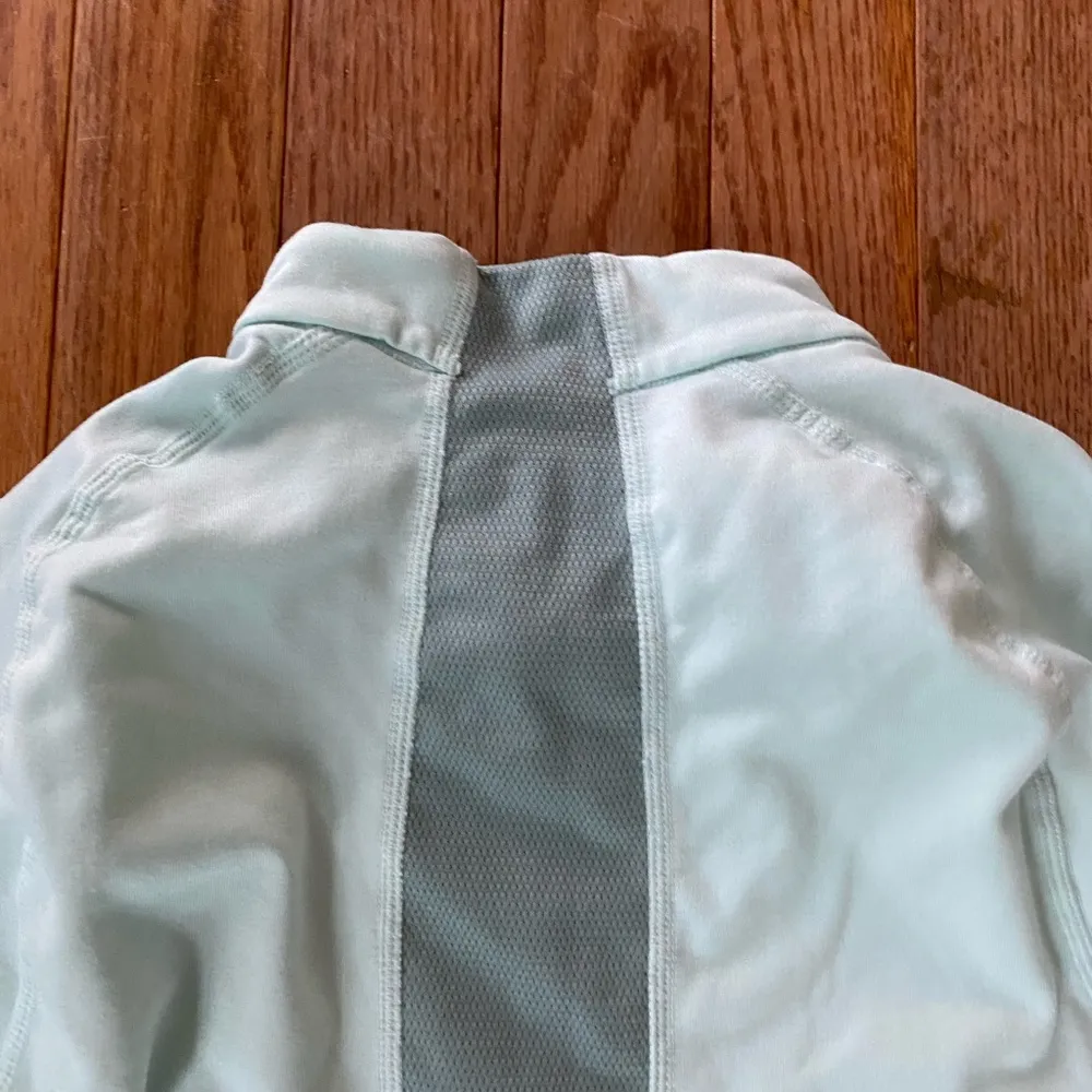 light blue and gray athletic workout mock neck longsleeve - Image 5