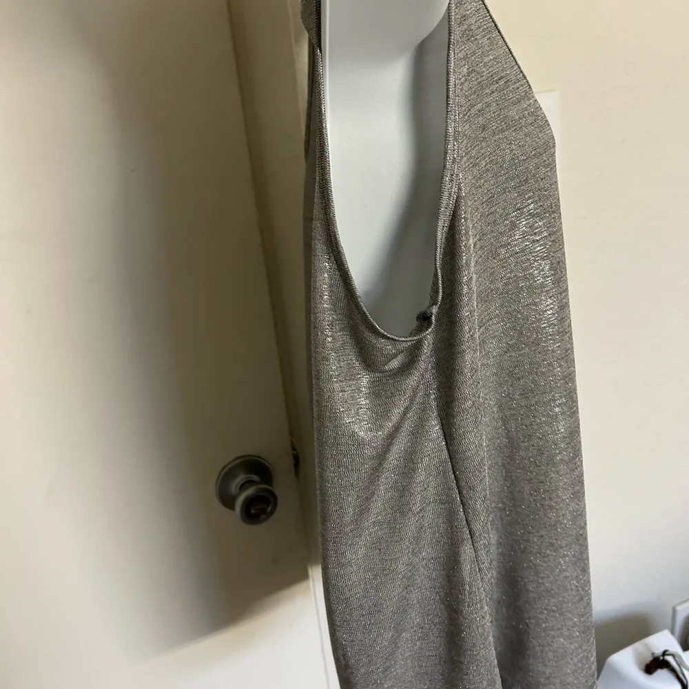 Stella&DotElegant,eye catching Silver and Black Sleeveless Top w/Shimmery Finish - Image 3