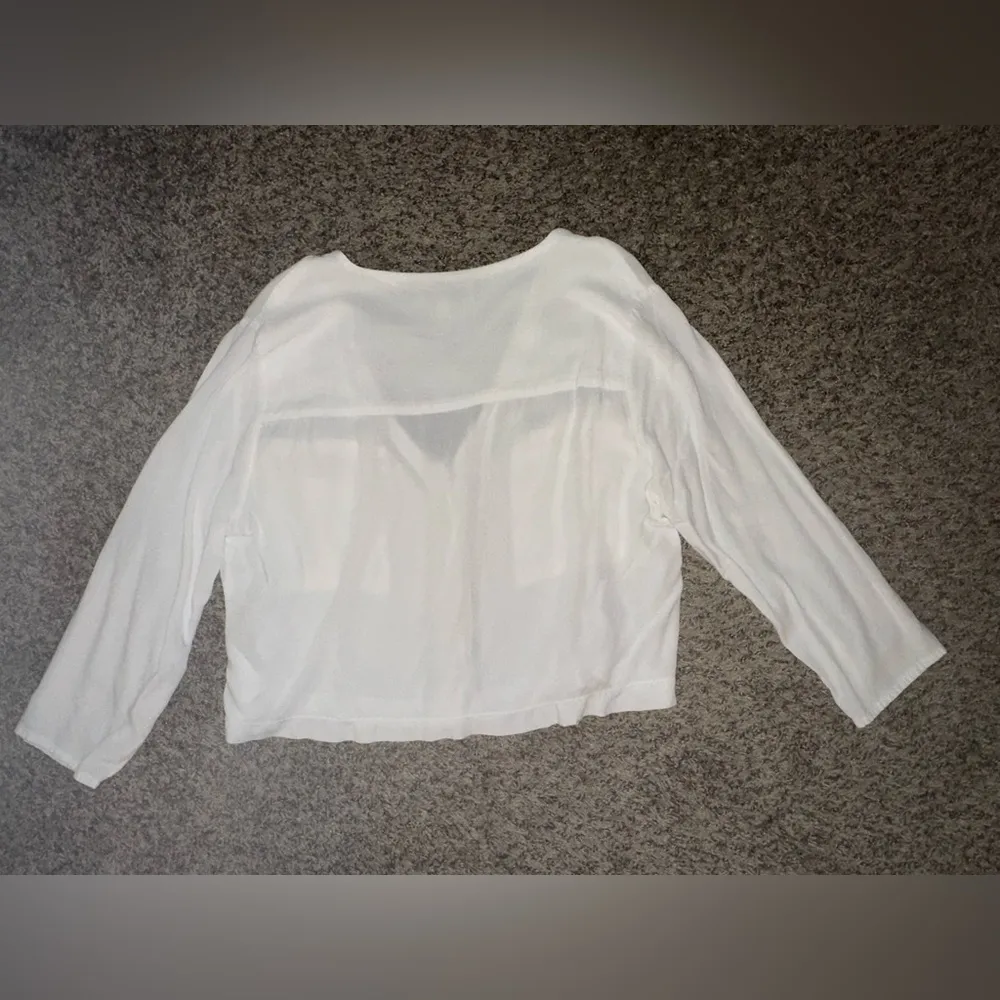 PULL AND BEAR cropped white blouse - Image 2