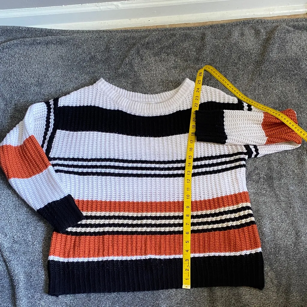 Chic Striped Black, White, and Orange Sweater Black Size M - Image 3