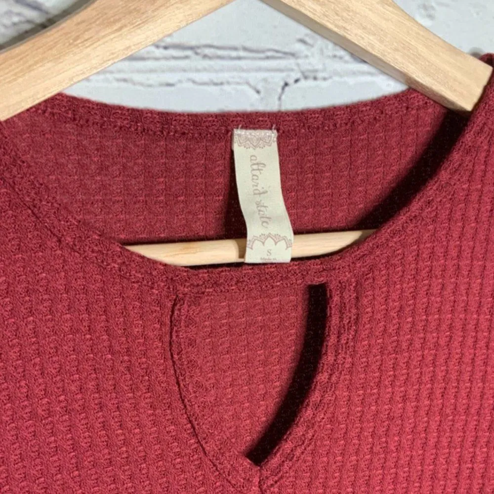 Altar'd State Dreamin' in Waffle Knit Thermal Peplum Keyhole‎ Top Red Boho - Image 4