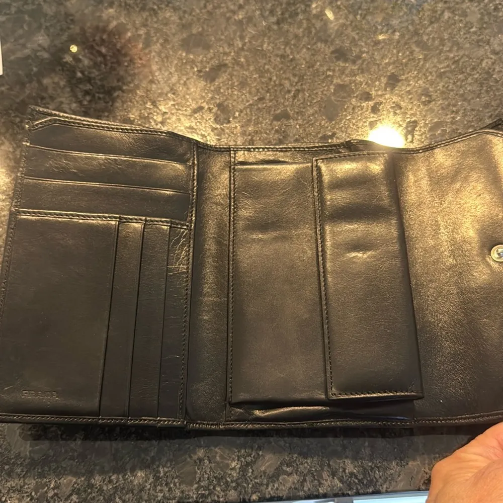 🖤🖤🖤Prada Leather Trifold W COA🖤🖤🖤 - Image 4