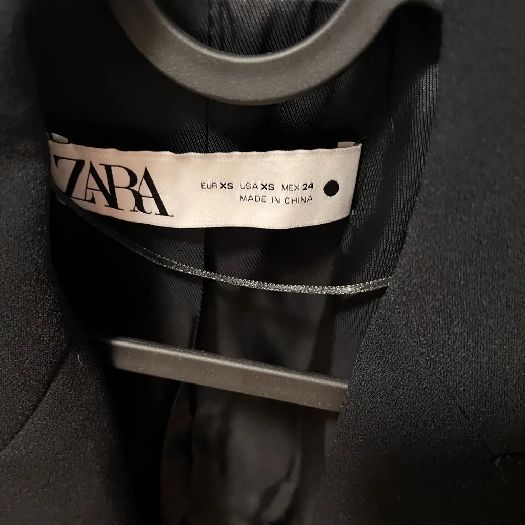 Zara black blazer missing button - Image 6