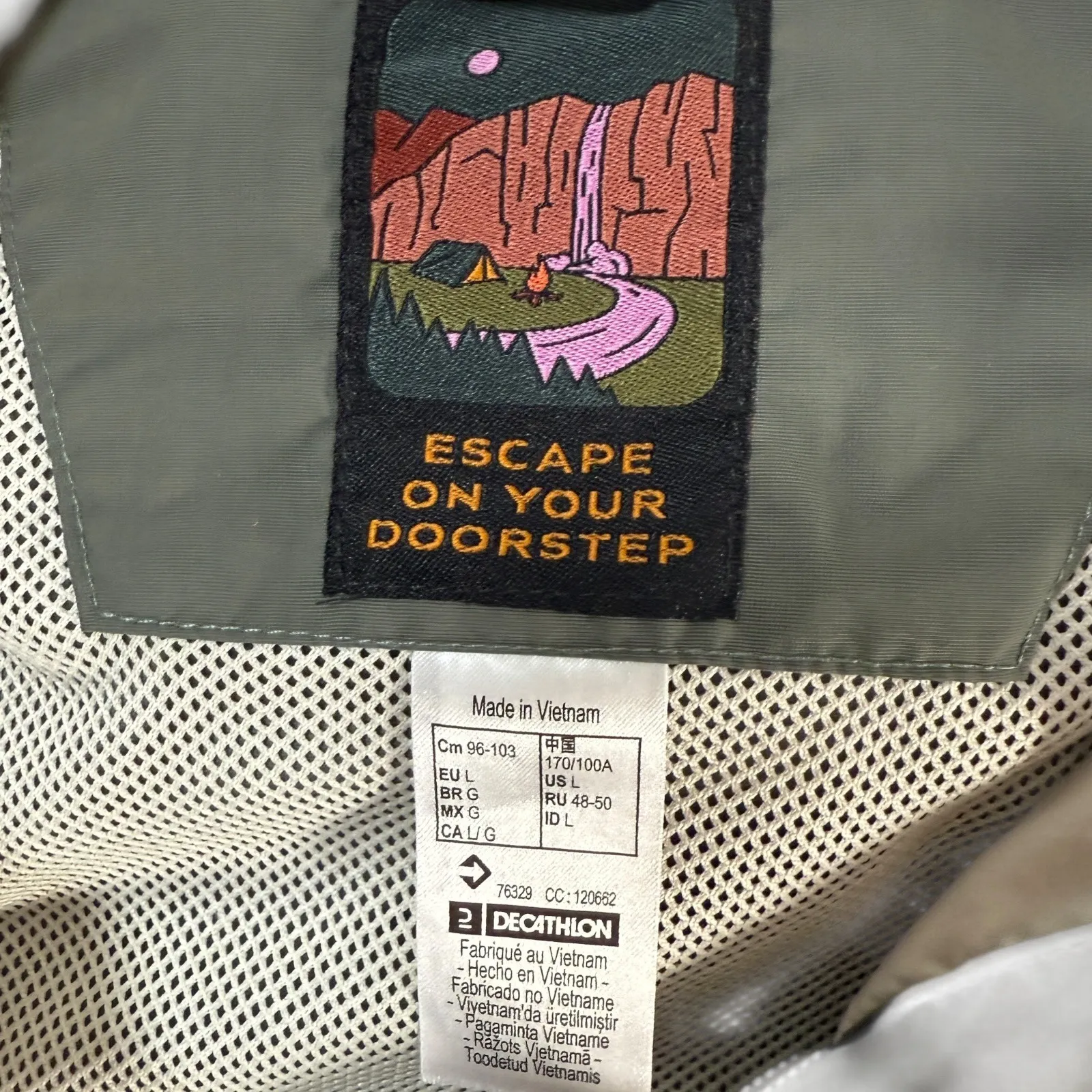 Decathlon QUECHUA Green Hooded Jacket Water Resistant Outdoor Size L Rain Hiking Size L - Image 4