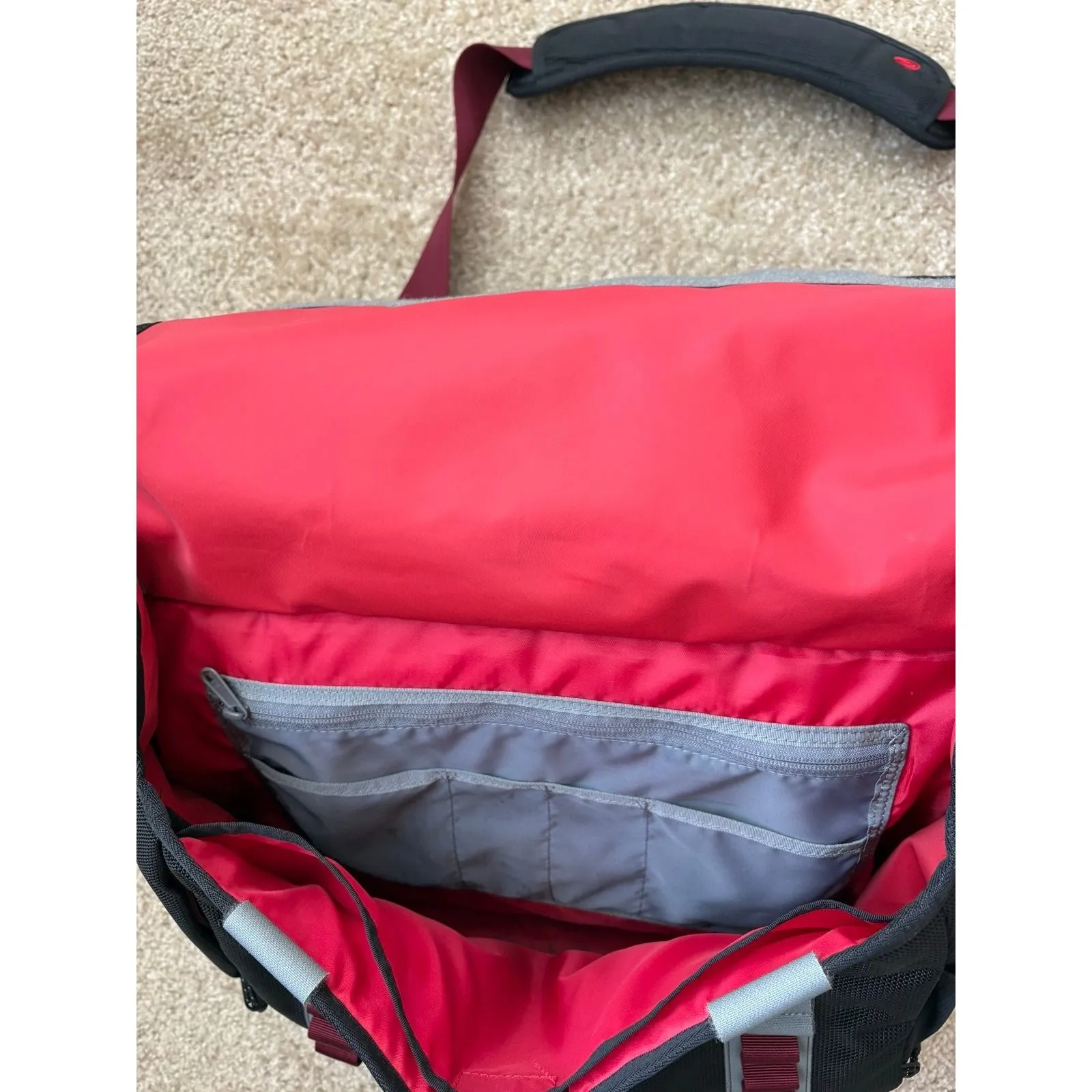Timbuk2 Classic Messenger Bag Gray Red Strap Laptop Commuter - Image 4