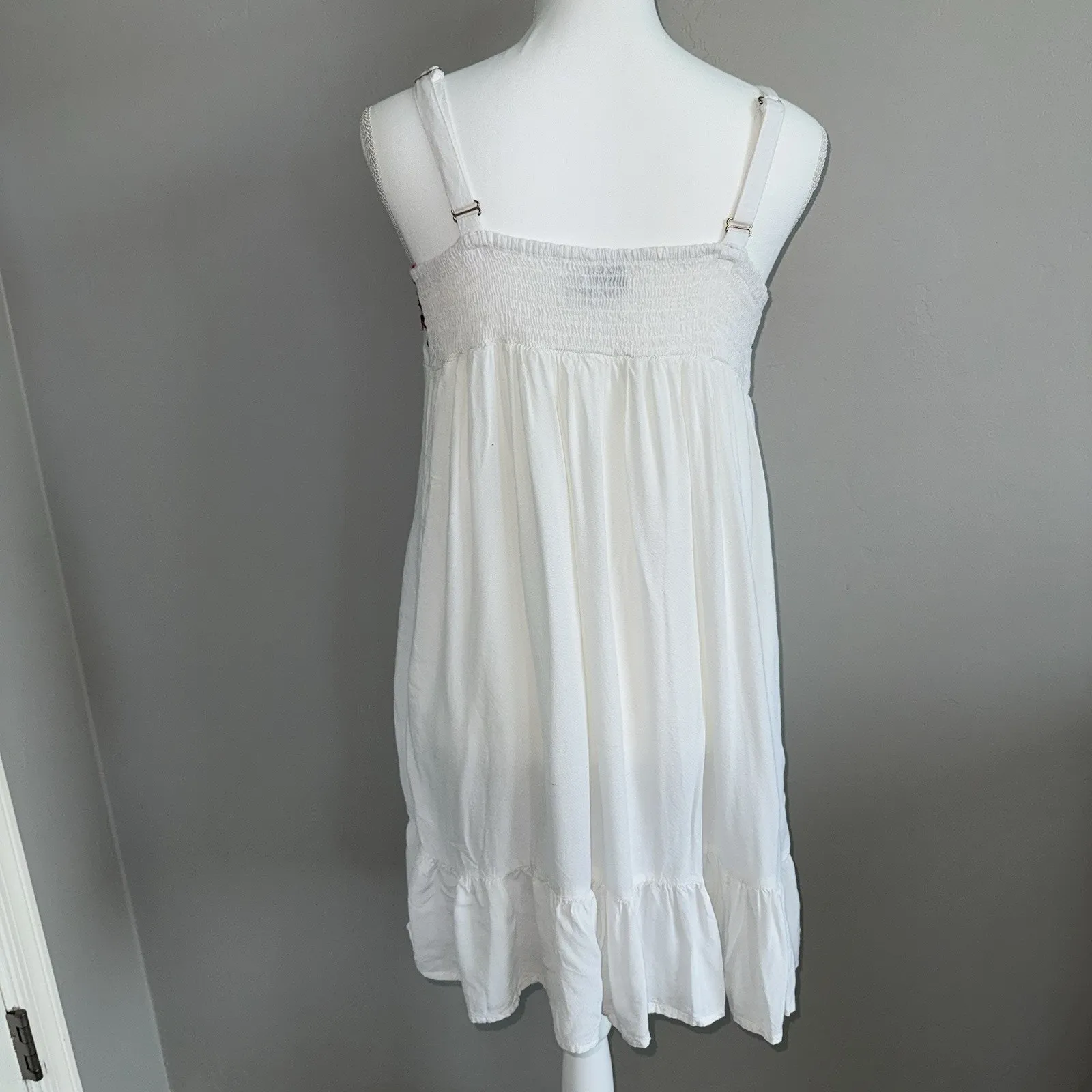 Lapogee Women’s White Embroidered Dress Sz M Spaghetti Strap Ruffle Hem Boho Size M - Image 2