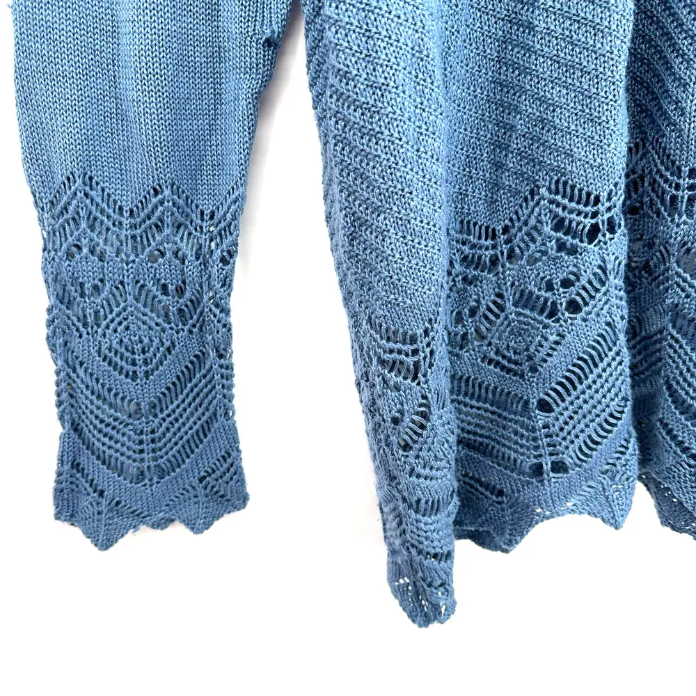 Lane Bryant size 14/16 blue lightweight sweater crochet hem accent slight v neck - Image 3