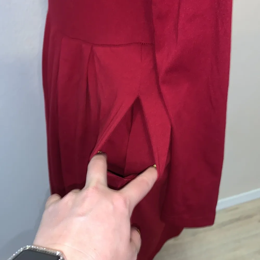 Amazon  Red stretchy pleated long sleeve midi dress - Image 4