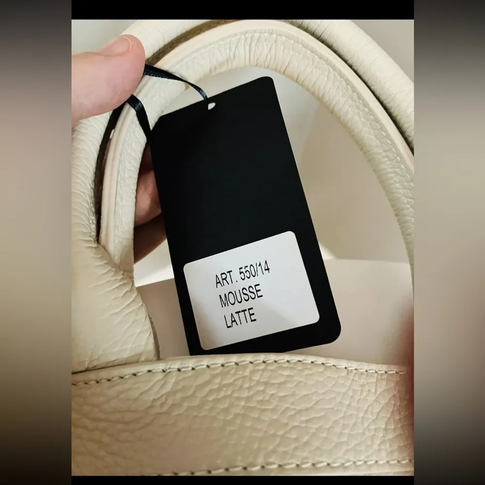 IO PELLE Italian Leather 3D Skull Weekender Tote Latte XL NWT - Image 4