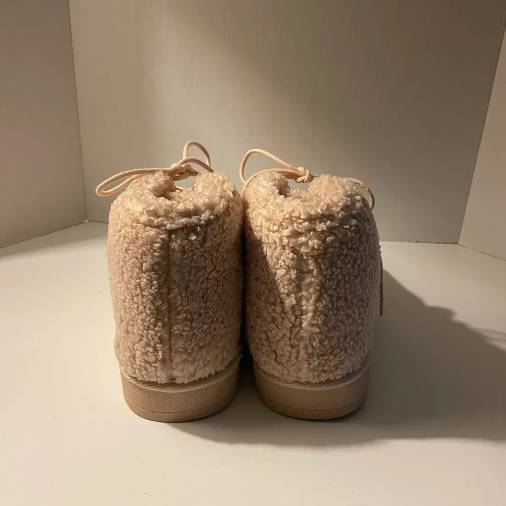 Just Fab Katie Lace-Up Beige Faux Fur Fuzzies Size 10 - Image 3