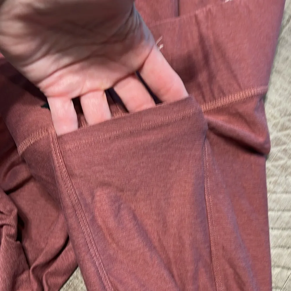 Victoria's Secret PINK Yoga Criss Cross Mesh Leggings Size Medium - Image 4