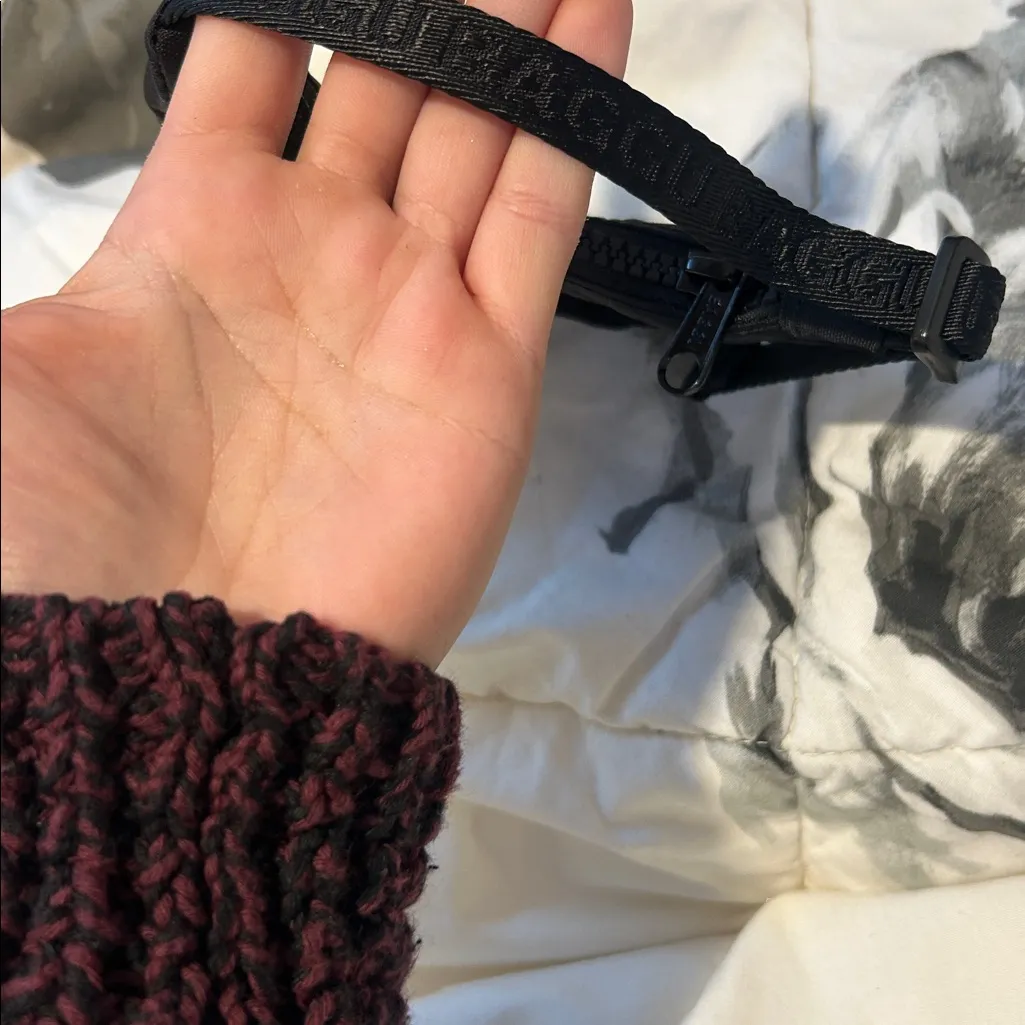 Baggu Crescent Bag Charm in Black No Ring - Image 3