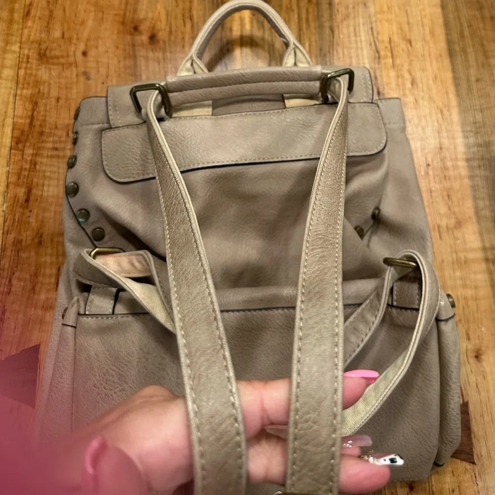 Jen & Co Bex Vegan Distressed Backpack - Image 10