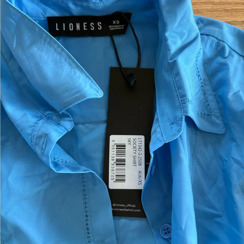 Lioness blue top - Image 2