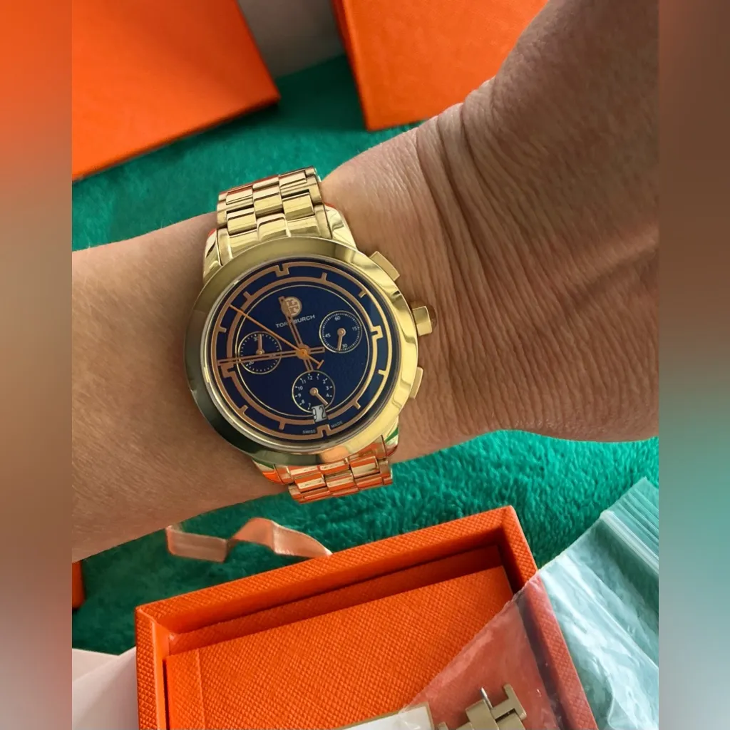 Beautiful TORY BURCH dress watch 🔥🔥🔥 - Image 16