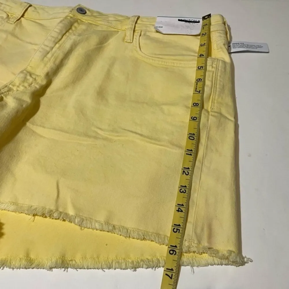NWT Sunny Yellow Denim Cotton Cutoff Jean Shorts Plus Size 23 New - Image 4