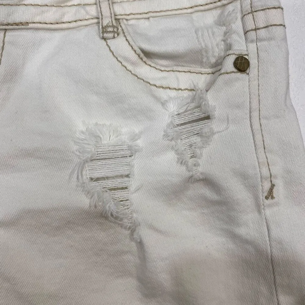 Hot Kiss White Distressed Denim Shorts Women’s Size 5 Cici Lace Detail - Image 12