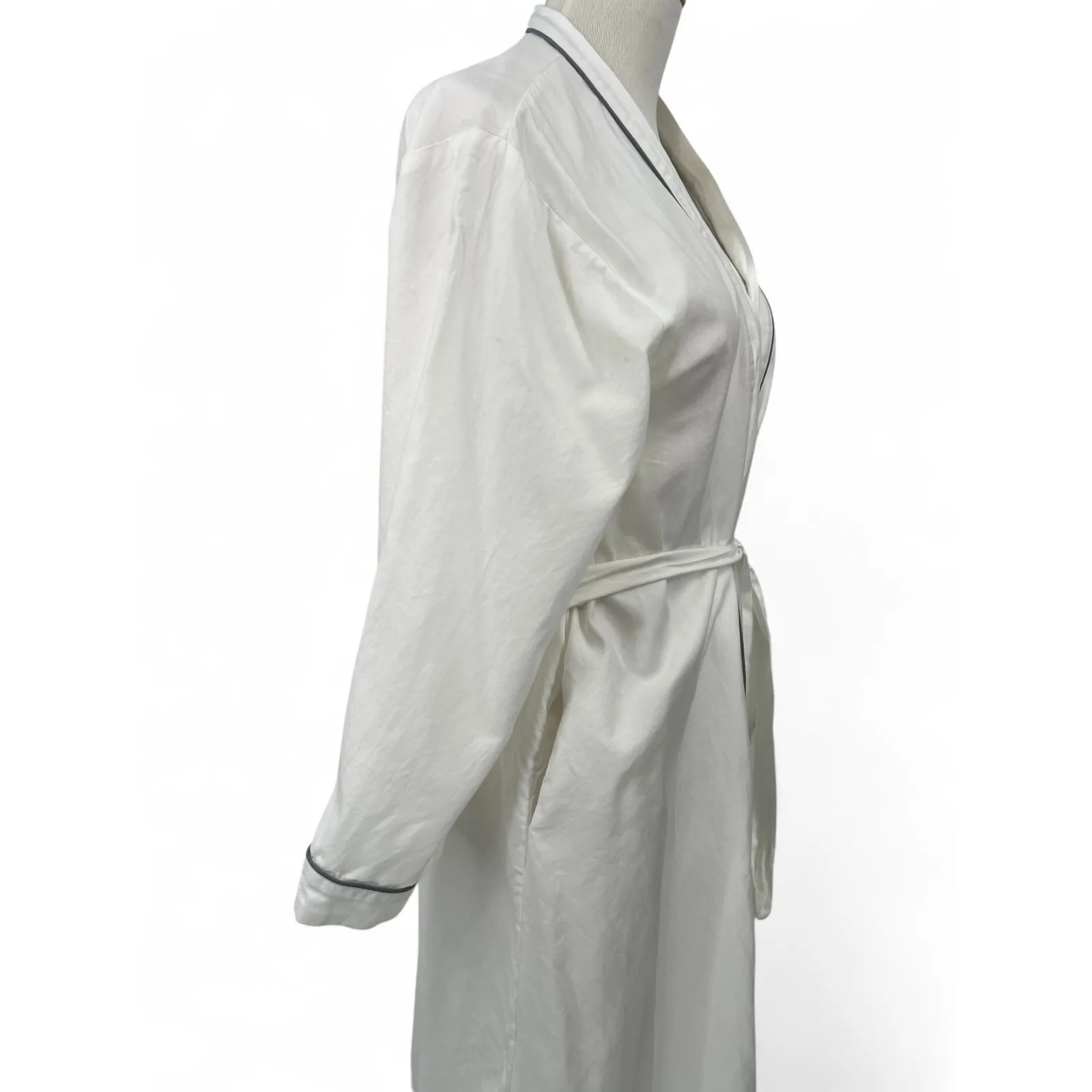 bodas London Luxury Long Bathrobe Sleepwear House Coat Unisex Women Spa White Size undefined - Image 2