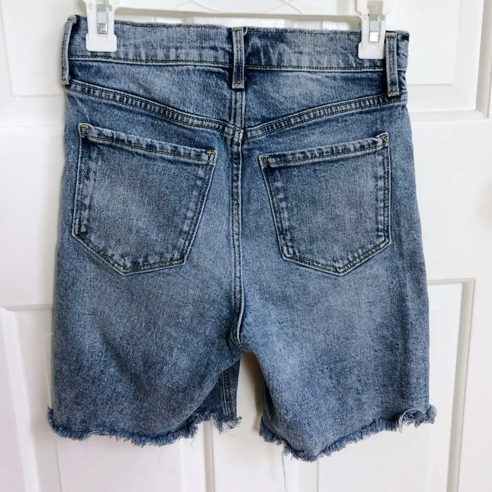 Old Navy High Waisted Relaxed Distressed Cut-Off Jean Shorts 7-inch inseam 0 - Image 2