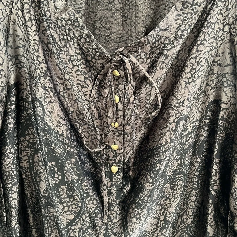 Juicy Couture Brown Silk Top w/gold Buttons Size 4 EUC - Image 2