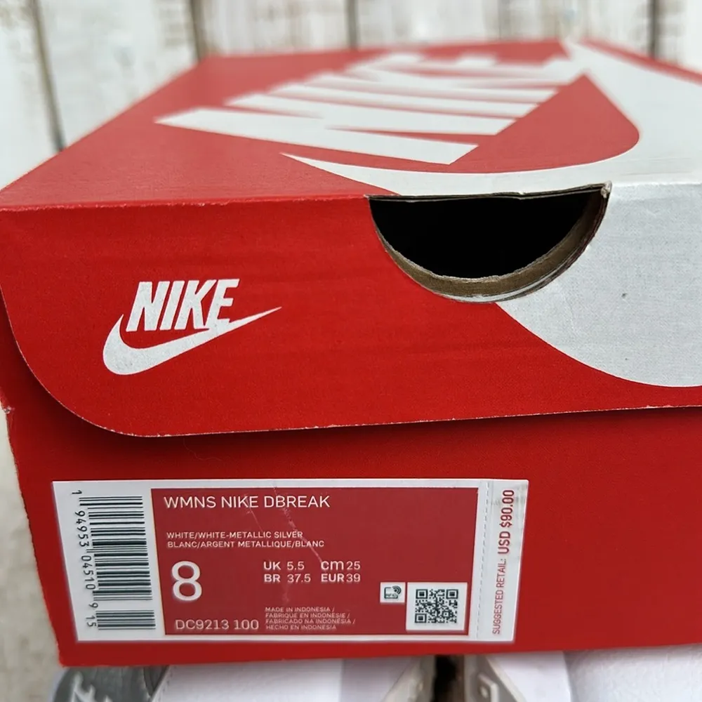 Nike Womens Daybreak Sneaker Size 8 White and Metallic Silver - Image 8