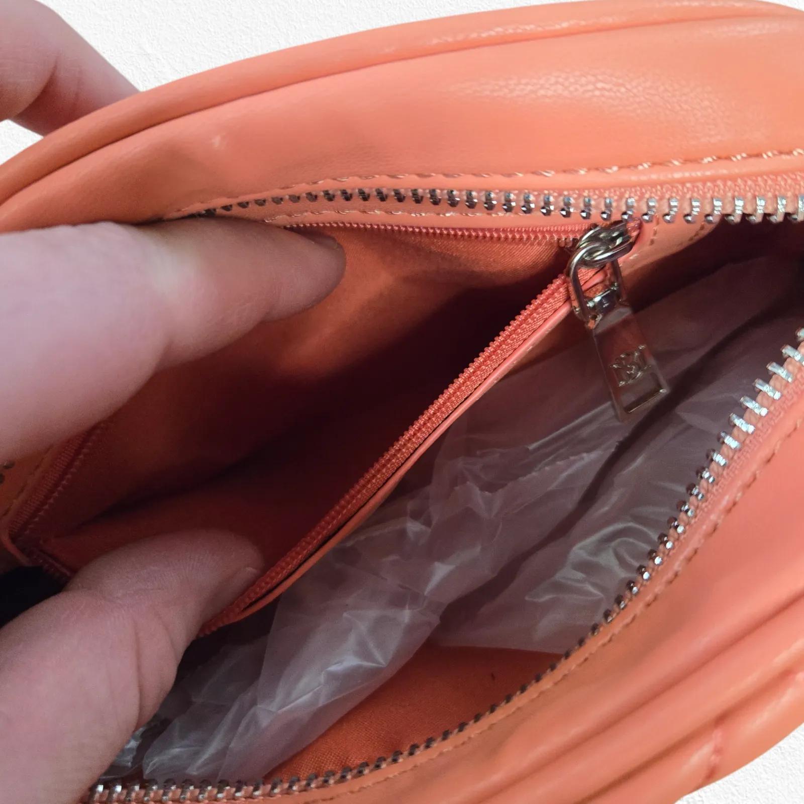 Badgley Mischka Coral Pink Quilted Diamond Pearl Crossbody Camera Bag Purse - Image 10