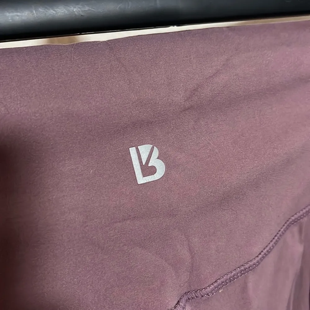 BuffBunny Cropped Leggings - Image 3