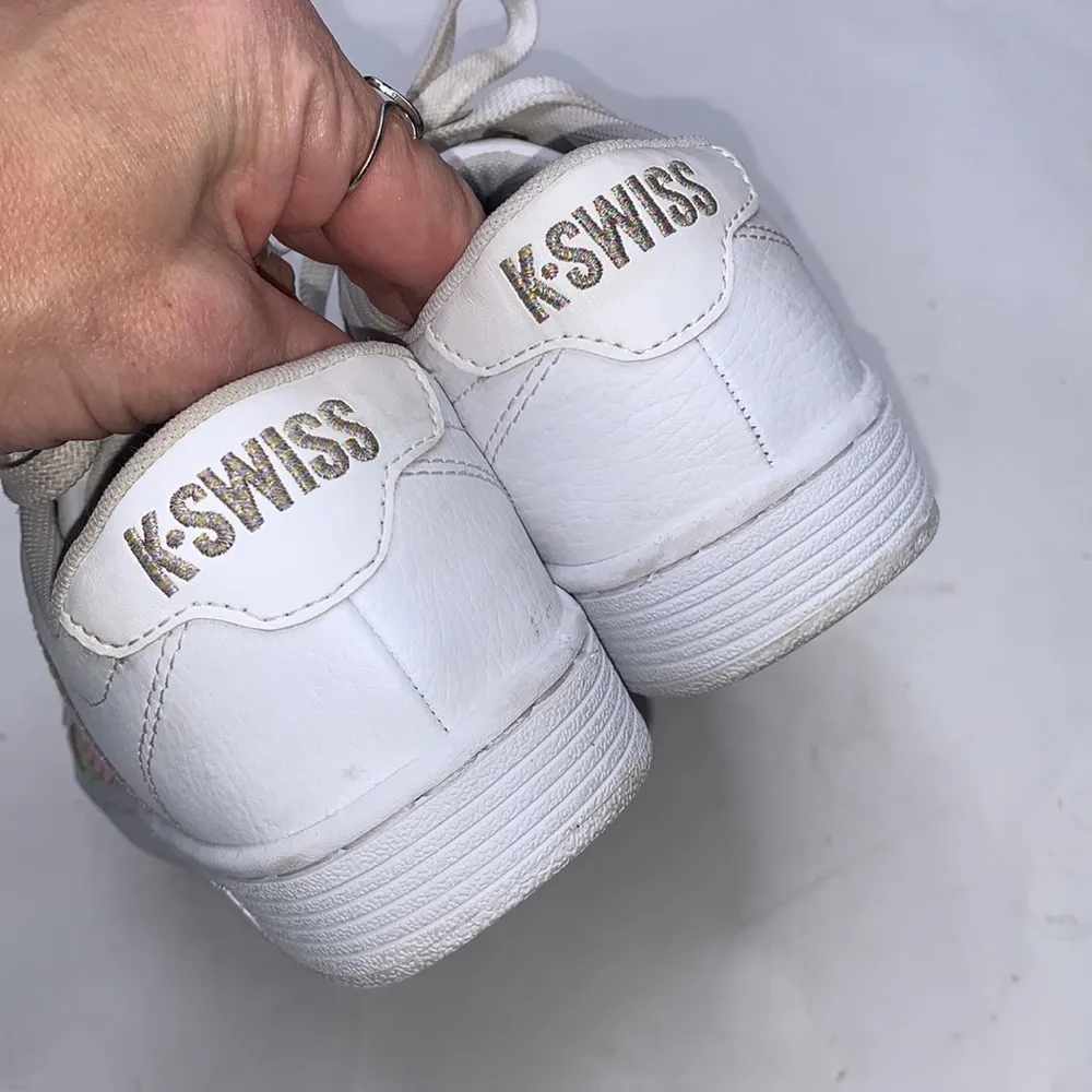 K-Swiss women’s Court Pro Ii Sneaker White Pastel Rainbow Tennis Shoe S-139 Sz 8 - Image 5