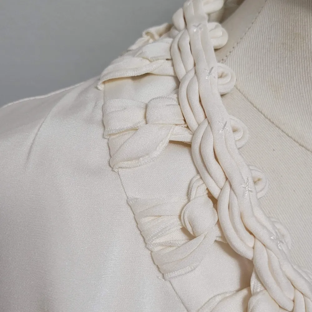 Elie Tahari cream looped detail collar hidden placket silk blouse size medium - Image 2