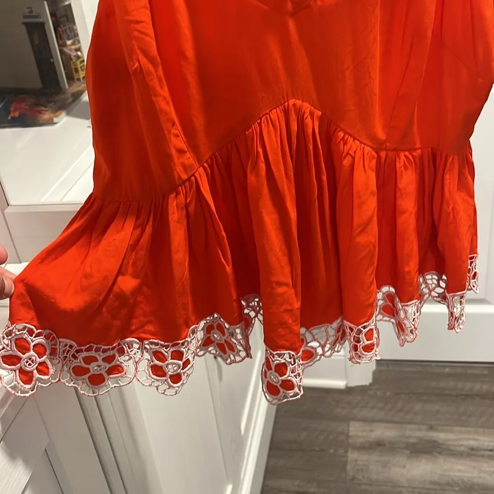 CLEOBELLA Red Peplum Ruffle Neckline, White Floral Trimmed Tank Top, Size XS - Image 3