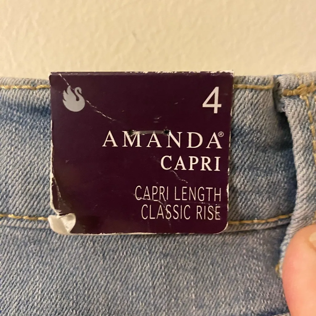 New NWT Gloria Vanderbilt Women's Amanda Capri Classic‎ Rise Slimming Jeans Sz 4 - Image 4
