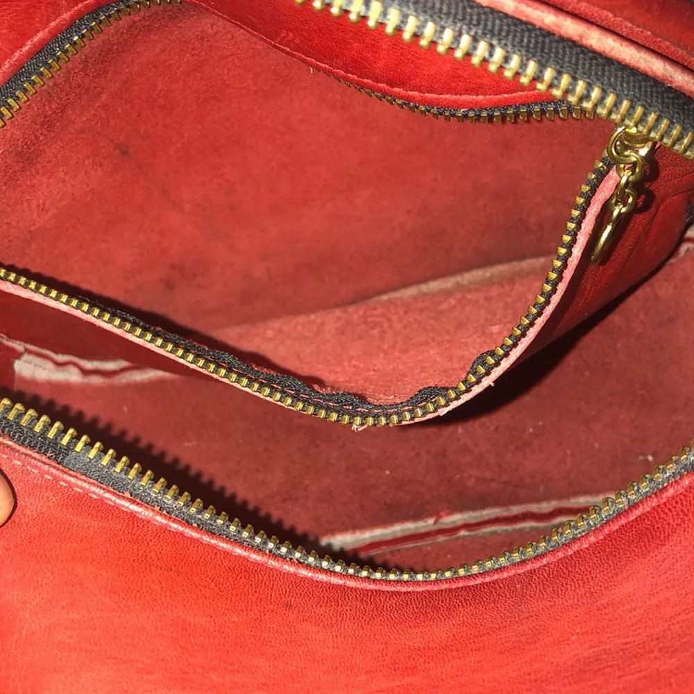 VINTAGE COACH CHESTER Red Glove-Tanned Leather Round Crossbody Bag 9901 RARE - Image 12