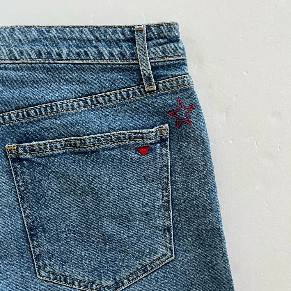 Sundry Blue Jean Shorts with Distressed Embroidered Star Accents Size 29 - Image 8