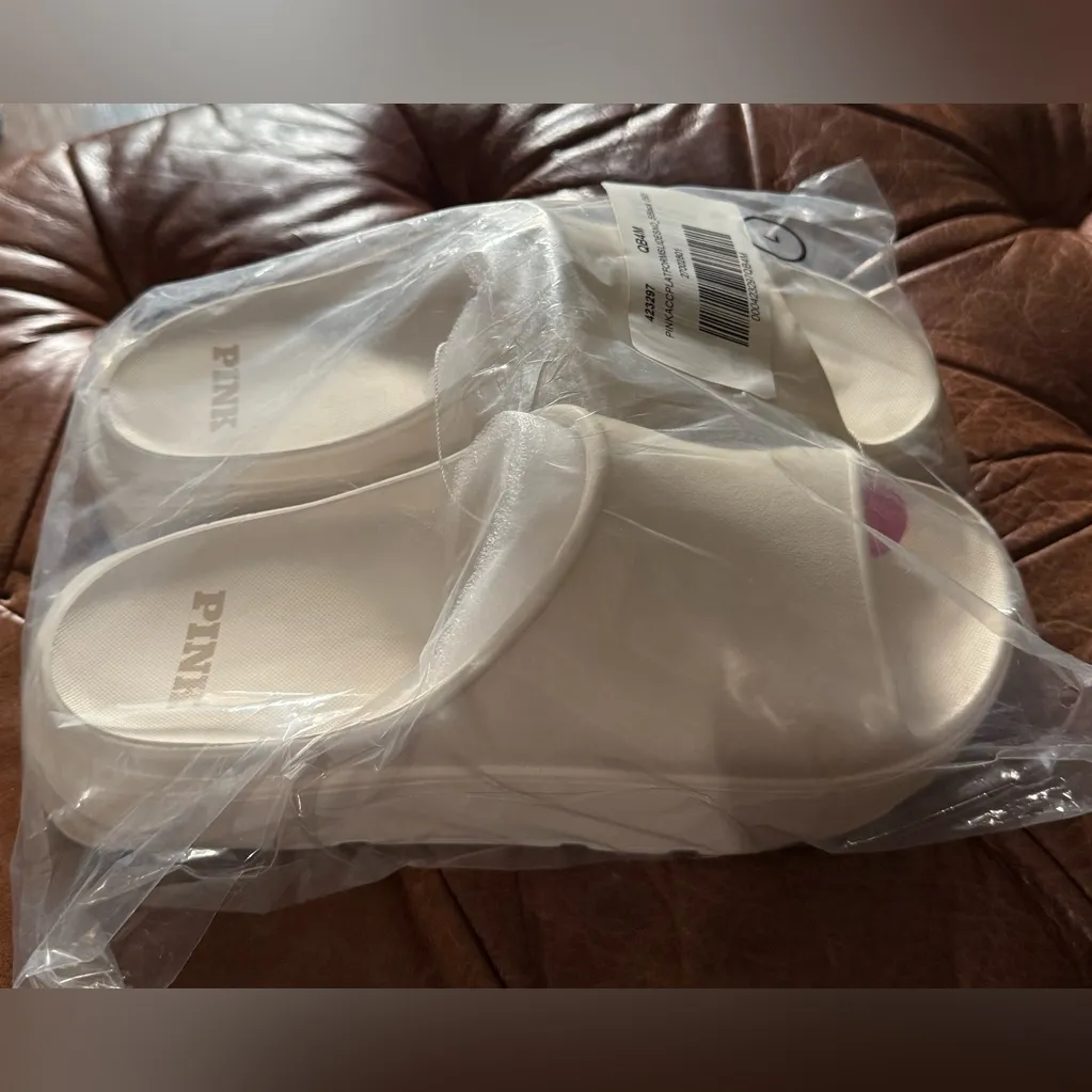 NWT PINK Victoria's Secret Women's Slides - Image 4