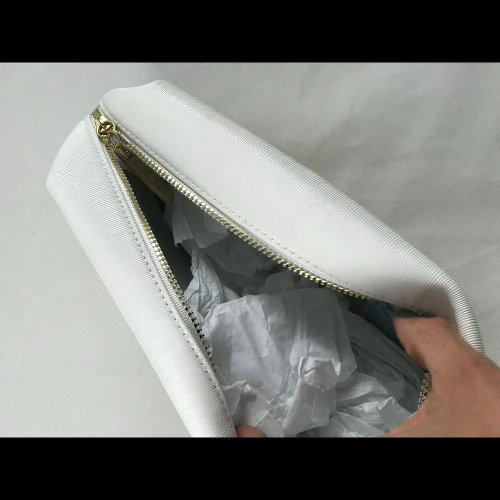 White Elizabeth Arden Make up pouch bag - Image 4