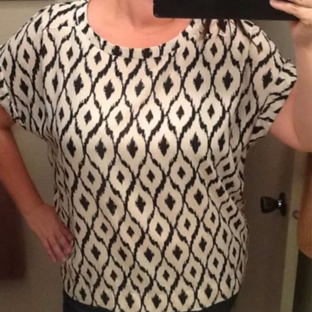 VIOLET CLAIRE Plus Size White ish Black Ikat Boho Short Dolman Sleeve Blouse Top - Image 2
