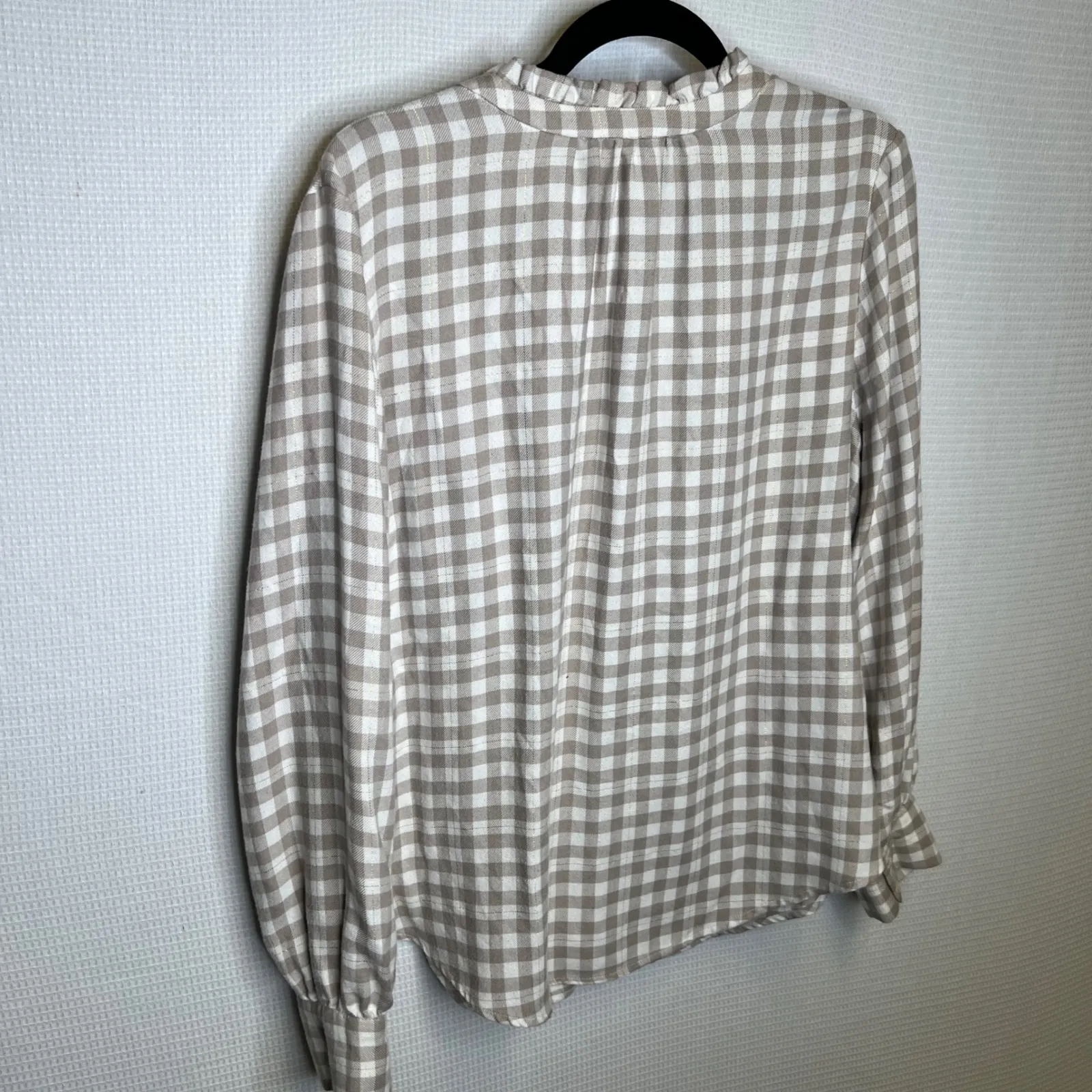 LOFT Women's Size Large Gingham Plaid Button Down Ruffled Neck Blouse - Image 4