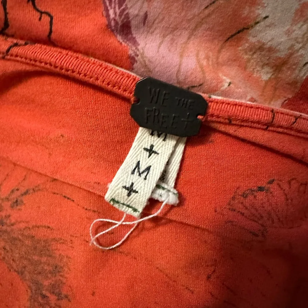 Free People Birds of Paradise Coral Orange Floral Top Size M - Image 4