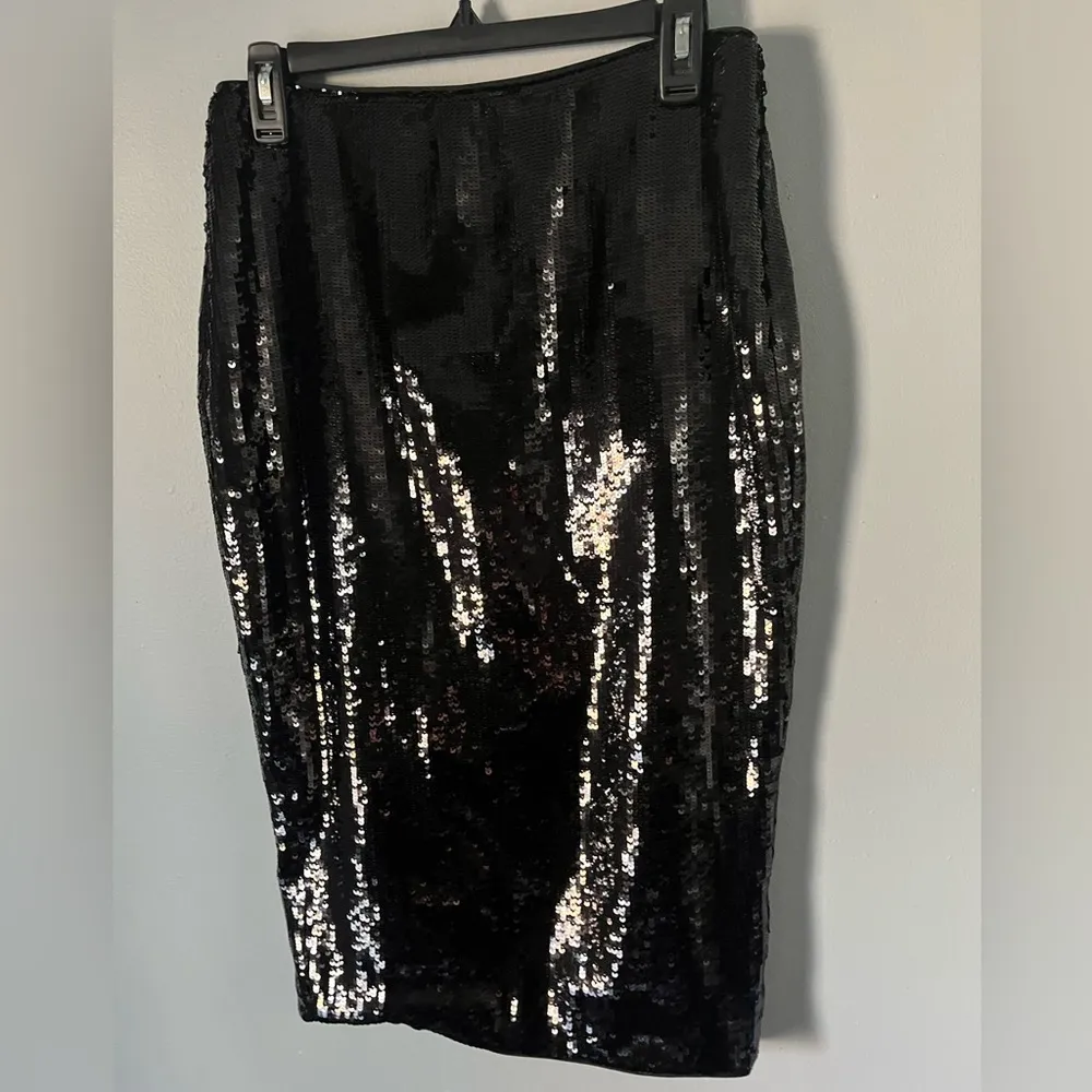 Theory black high slit fluid sequin skirt size 0 NWT - Image 4