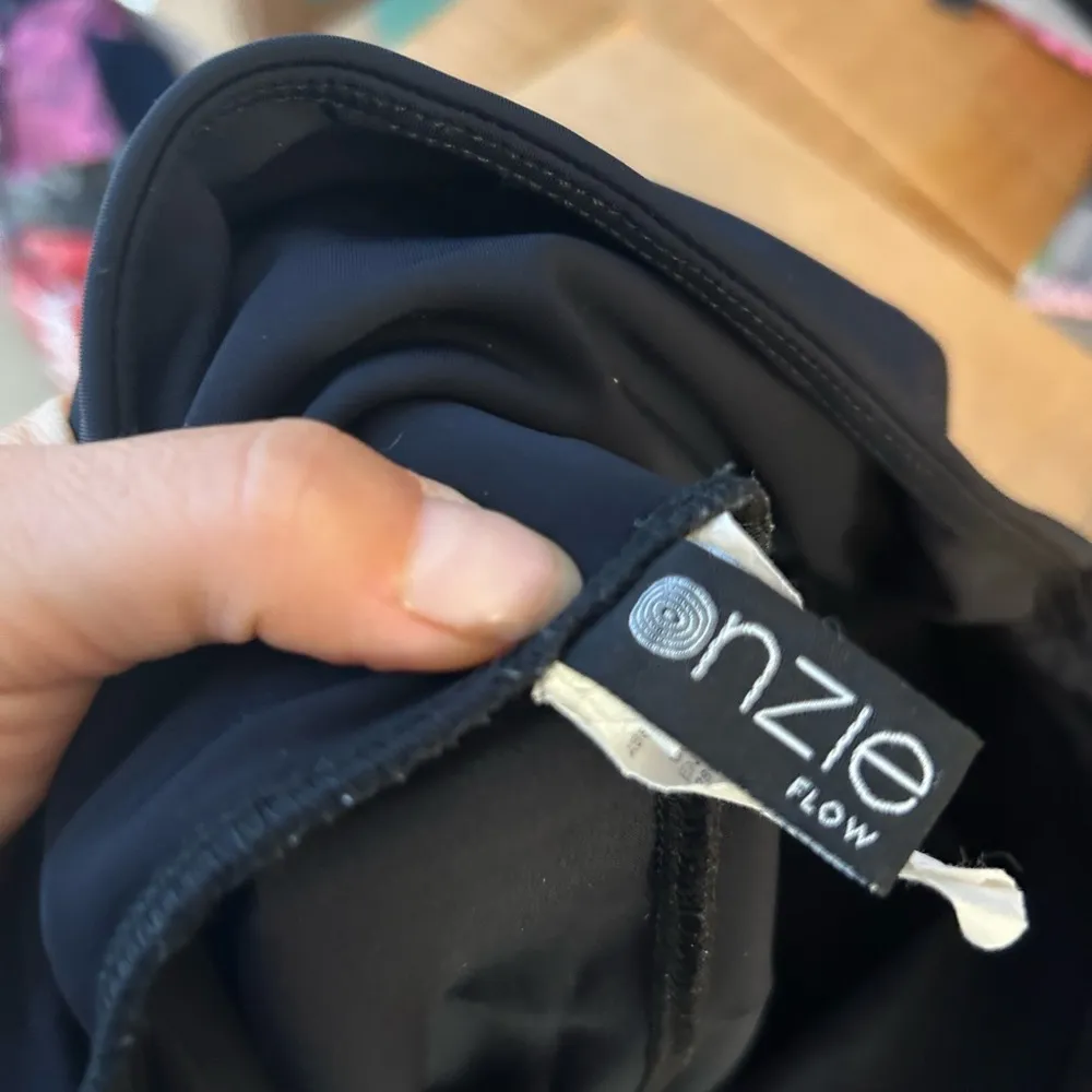 Onzie Flow Black Slashed Harley Leggings - Image 5