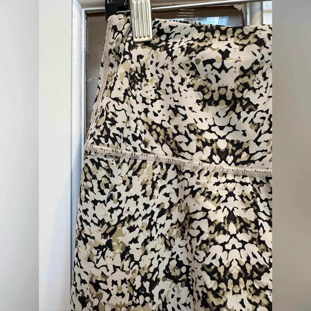 Varley Camouflage Camo Print Athletic Yoga Sporty Leggings Tights Size Large L - Image 3