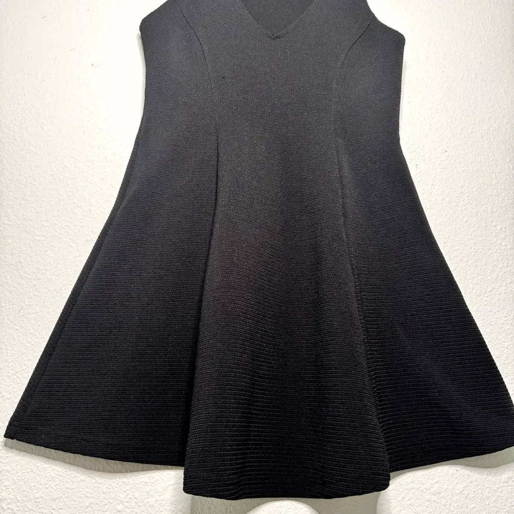 Forever 21 V neck A line sleeveless mini black dress size medium - Image 4