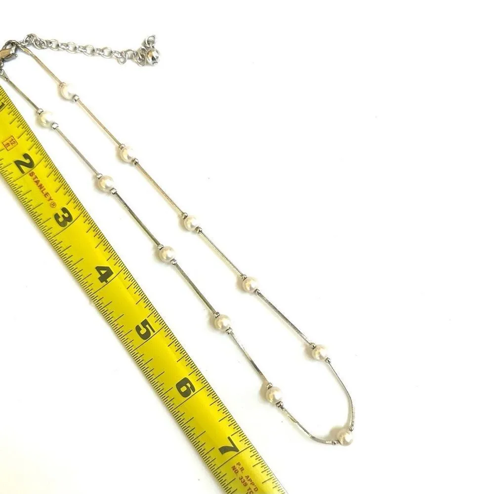 Silver tone faux pearl choker necklace - Image 6