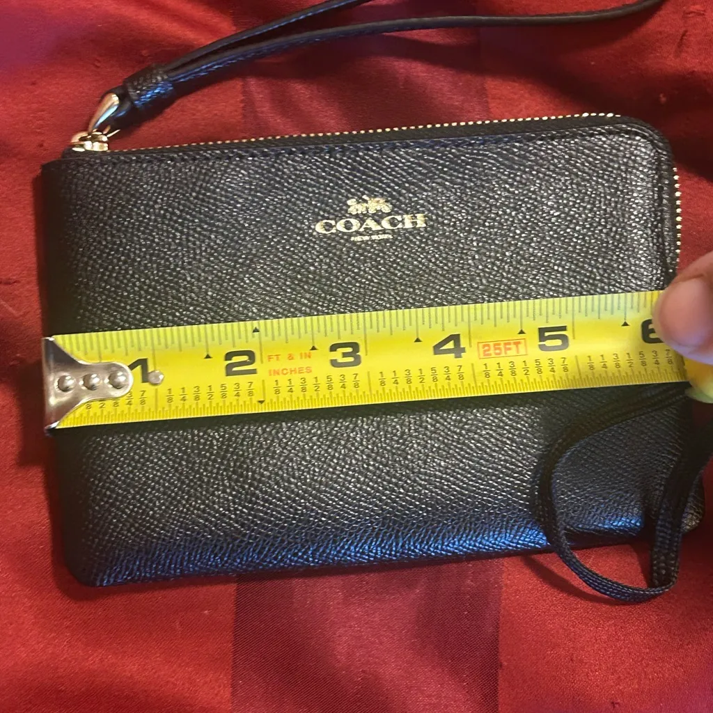 Coach  wristlet - Image 6