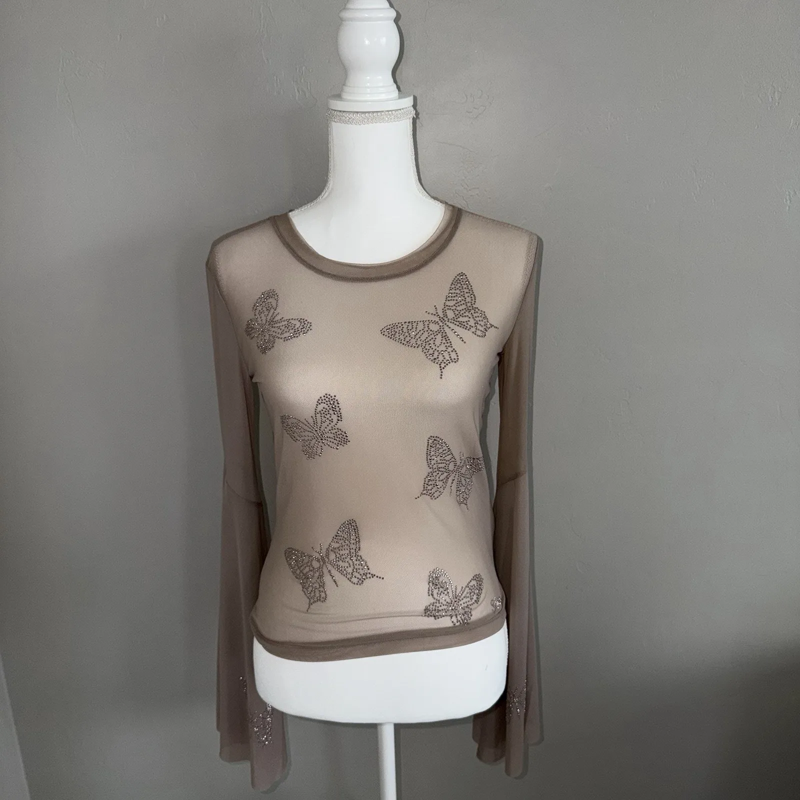 NWT GUESS Flared Sleeve Fiamma Top Sz M Butterfly Mesh Sheer Summer Clay - Image 3