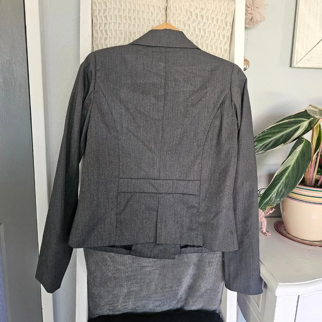 Grey Cropped Blazer – Size Large, Modern Tailored Layering Piece Gray - Image 4