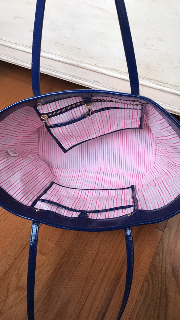 Vineyard Vines Purse - Image 3