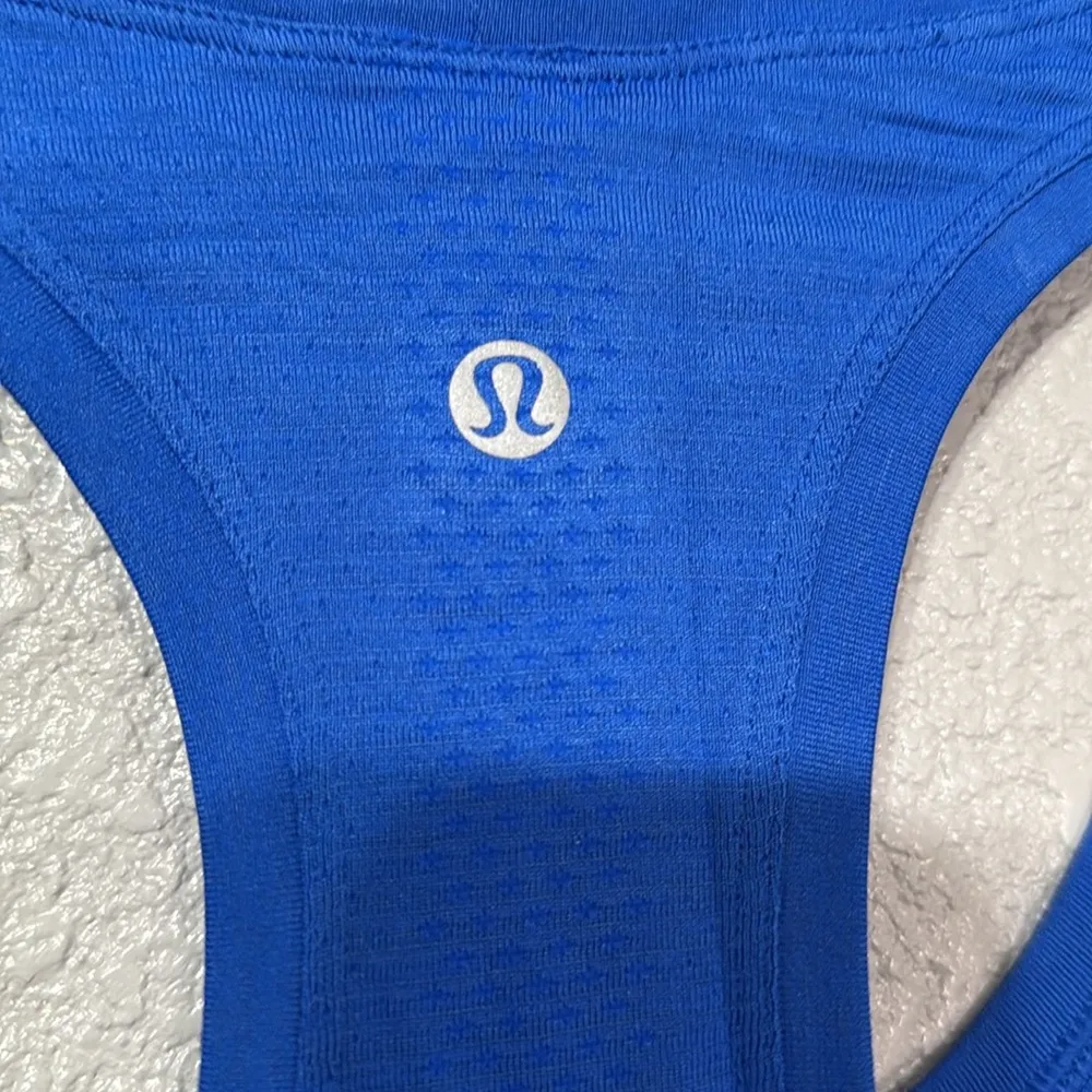 Lululemon Swiftly Tech Racerback Tank Top 2.0 Waist length size 2 cerulean blue - Image 7