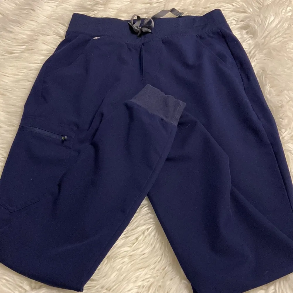 FIGS pants size S excellent condition navy blue color inseam 30” waist 30” - Image 12